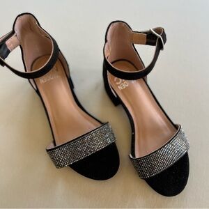 New without tags youth heels